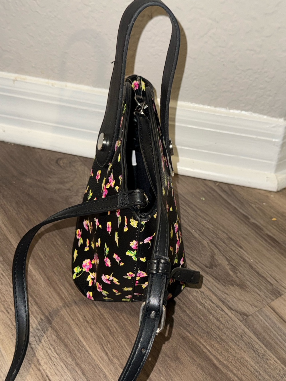 Floral Mini Bucket Crossbody Bag Black Pink Flower Print Purse - Picture 3 of 10